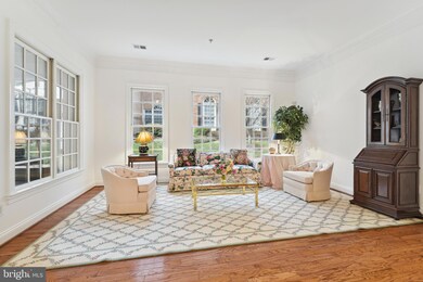 8505 Gavin Manor Ct, Chevy Chase, MD 20815 - photo 4