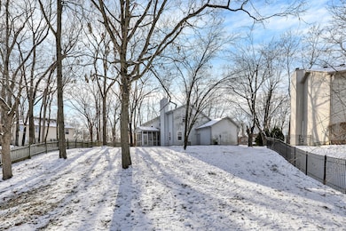 11249 Tall Trees Dr, Fishers, IN 46038 - photo 4