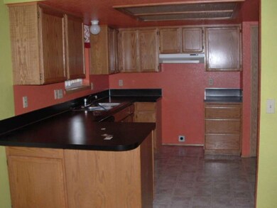 606 Shannon Lewis Ln, Winlock, WA 98596 - photo 2