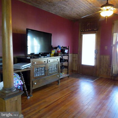 88 N Queen St, Littlestown, PA 17340 - photo 3