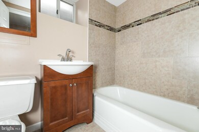 905 Lyndhurst St, Baltimore, MD 21229 - photo 3