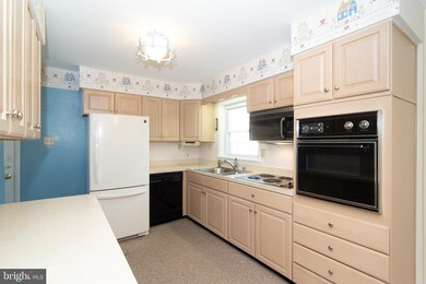 7602 Brooklyn Bridge Rd, Laurel, MD 20707 - photo 4