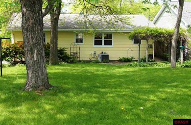419 S Franklin St, New Ulm, MN 56073 - photo 2