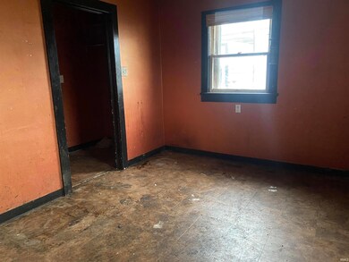 302 W Race St, Portland, IN 47371 - photo 5