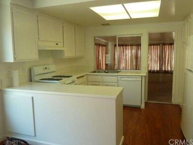 VERY SPACIOUS KITCHEN WITH ITS GAS STOVE & OVEN AN