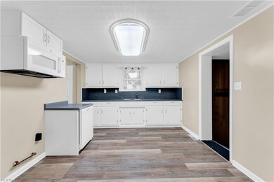 826 Lafayette Blvd, Sheffield Lake, OH 44054 - photo 7