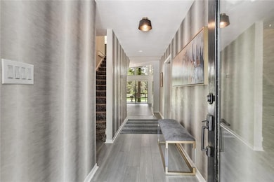 Foyer/Front Entry