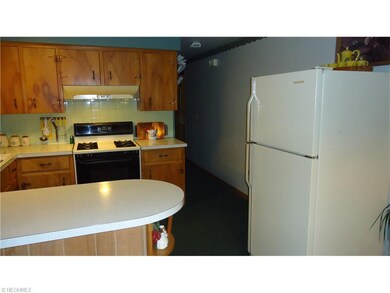 tiled back splash, gas stove & refrigerator do rem