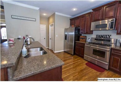 Spacious Eat in Kitchen