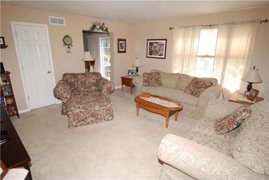 111 Runnymede Ct, Harleysville, PA 19438 - photo 2