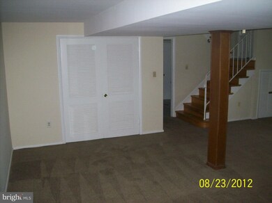 9107 Santayana Dr, Fairfax, VA 22031 - photo 7