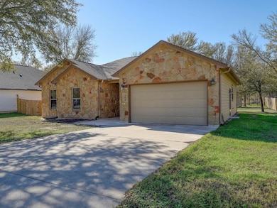 108 Pohakuloa Dr, Bastrop, TX 78602 - photo 4
