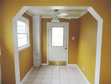 Entry/Foyer.