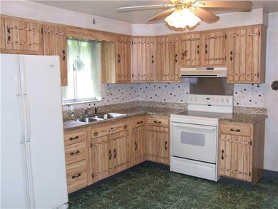 Kitchen. BEAUTIFUL GRANITE COUNTERS ~ FORMICA WOOD
