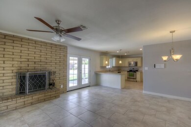 3 Family Room (1)
