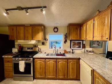 2216 Edgeview Dr, Monroe, WI 53566 - photo 3