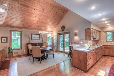 10817 W 50th St, Shawnee, KS 66203 - photo 2