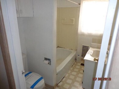 348 N 7th St, Central Point, OR 97502 - photo 7