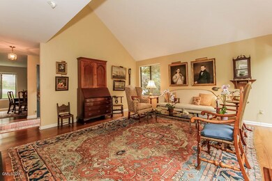 619 W Lyon Farm Dr unit 619, Greenwich, CT 06831 - photo 5