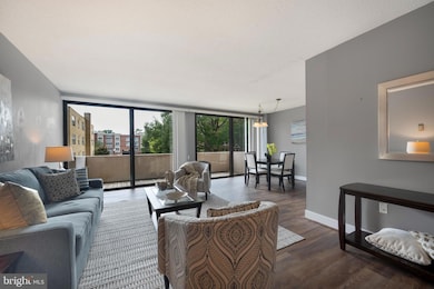 Hyde Park Condominium unit 107, Arlington, VA 22203 - photo 2