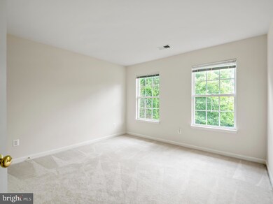 10012 Darnaway Ct, Bristow, VA 20136 - photo 4