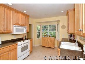 Roomy, Light-filled Kitchen