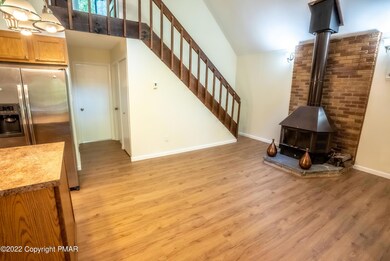 144 Clifton Dr, Bushkill, PA 18324 - photo 5