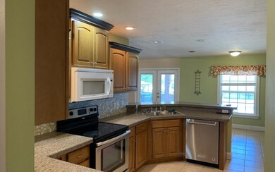 818 NW Savannah Cir, Lake City, FL 32055 - photo 4