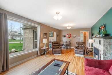 201 N Division St, Cedar Falls, IA 50613 - photo 6