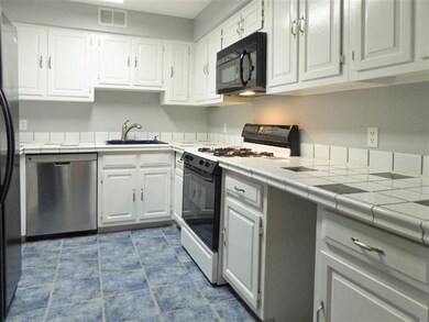 423 Egret Ln unit 423, Secaucus, NJ 07094 - photo 2