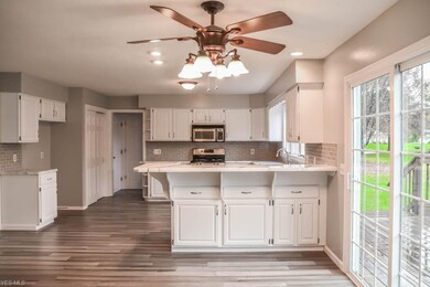 Breakfast bar and dinette.