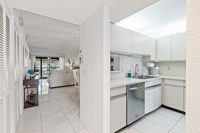 5380 Cedar Lake 304 Dr unit 304, Boynton Beach, FL 33437 - photo 3