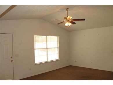 Living Room. Vaulted ceiling