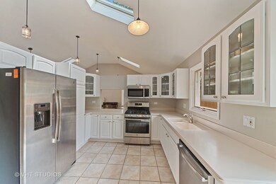 197 W Butterfield Rd, Elmhurst, IL 60126 - photo 4