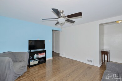 2009 Marshall Pkwy, Waukegan, IL 60085 - photo 5