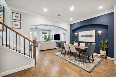 325 Aurora St, Houston, TX 77008 - photo 2