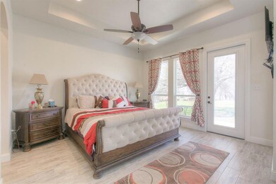 100 Maverick Ct, Granbury, TX 76049 - photo 6