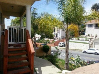Front yard / street view 