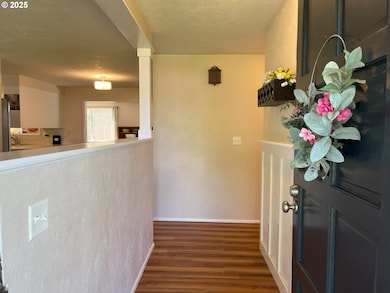 1060 Dondea St, Springfield, OR 97478 - photo 3