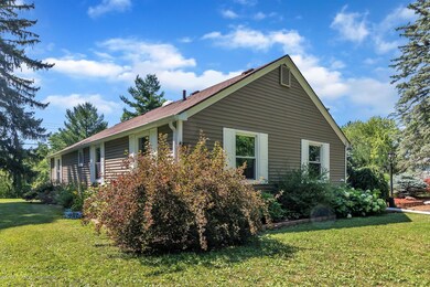 02-1117 N Waverly Rd-WindowStill-Re