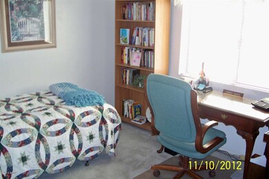 Bedroom /Office