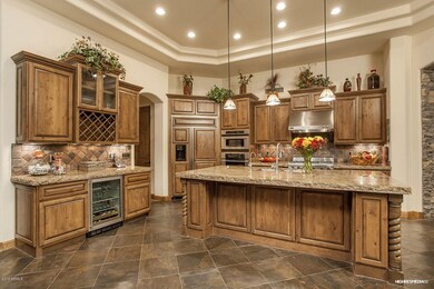 Kitchen w/top of line appliances!
