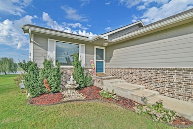 2103 W Schoolhouse St, Haysville, KS 67060 - photo 5