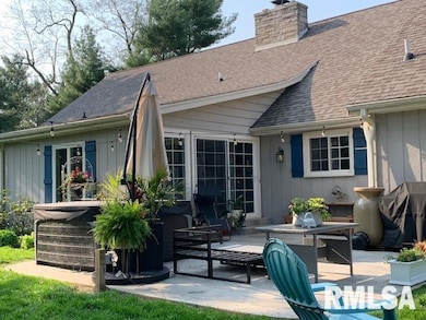 105 James Ln, Jacksonville, IL 62650 - photo 2