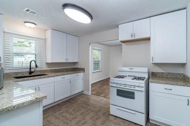 504 S Cherry St, Tomball, TX 77375 - photo 2