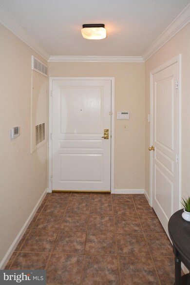 Savoy Park unit 212, Falls Church, VA 22041 - photo 2