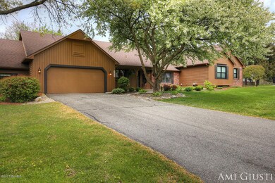 2333 Pheasant Ct SE unit 18, Grand Rapids, MI 49546 - photo 2