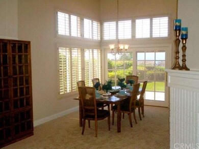 SPACIOUS FORMAL DINING AREA
