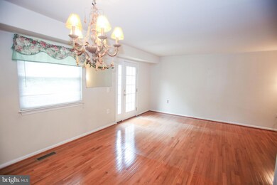 6043 Bonnie Bern Ct, Burke, VA 22015 - photo 5