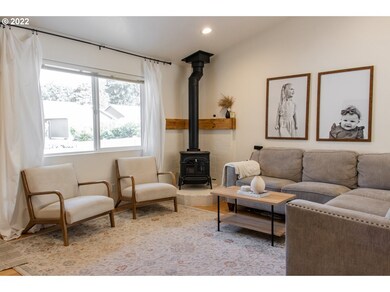 727 Blue Jay Loop, Creswell, OR 97426 - photo 3